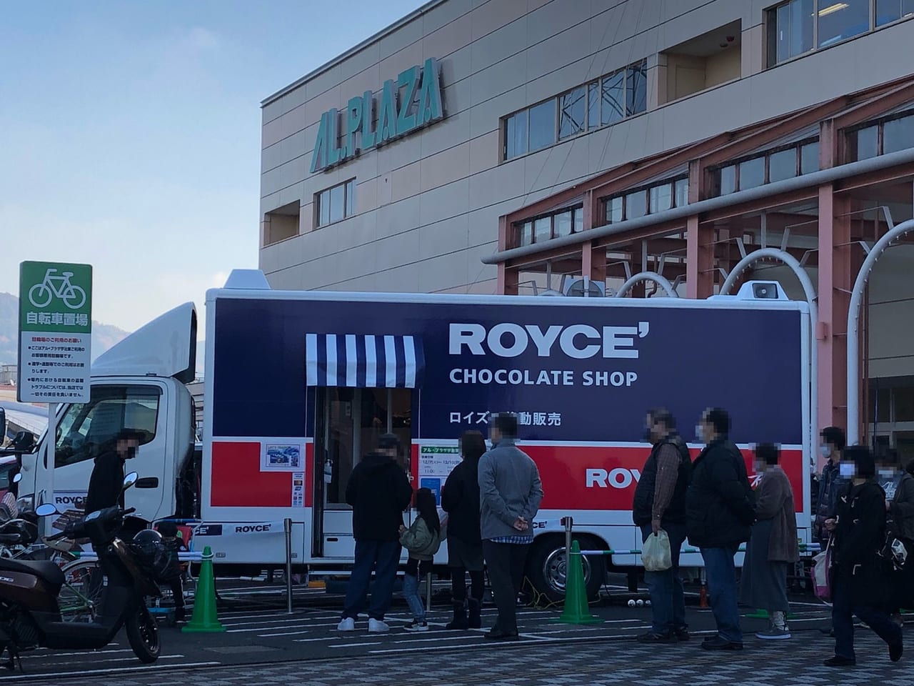 ロイズのチョコレートショップカー